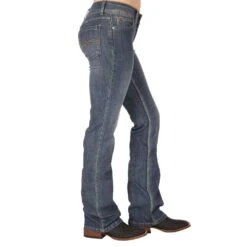 Wrangler Ladies Everday Medium Wash Jean -Cinc Clothing Shop 09MWZAH 21