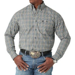 Wrangler Men's George Strait Small Plaid Long Sleeve Button Down