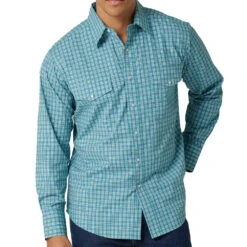 Wrangler Men's Wrinkle Resist Teal Plaid Snap Shirt