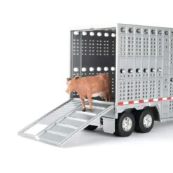 Tomy Freightliner Semi With Livestock Trailer And Cattle -Cinc Clothing Shop 47362 3